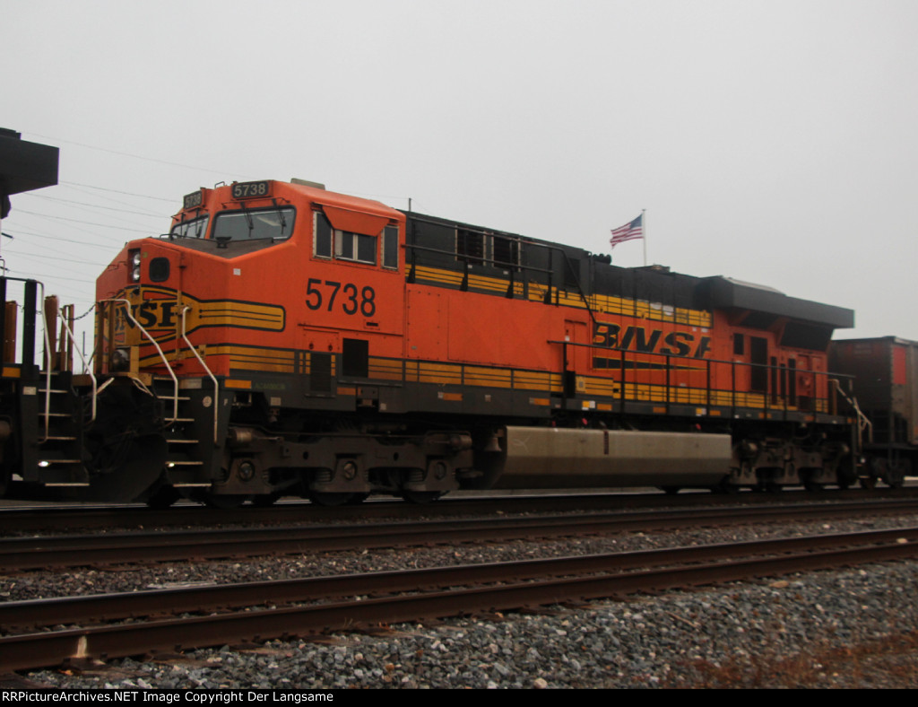 BNSF 5738